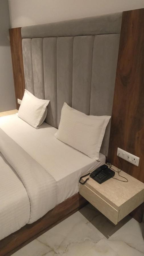 ניו דלהי Hotel The Nilsa מראה חיצוני תמונה