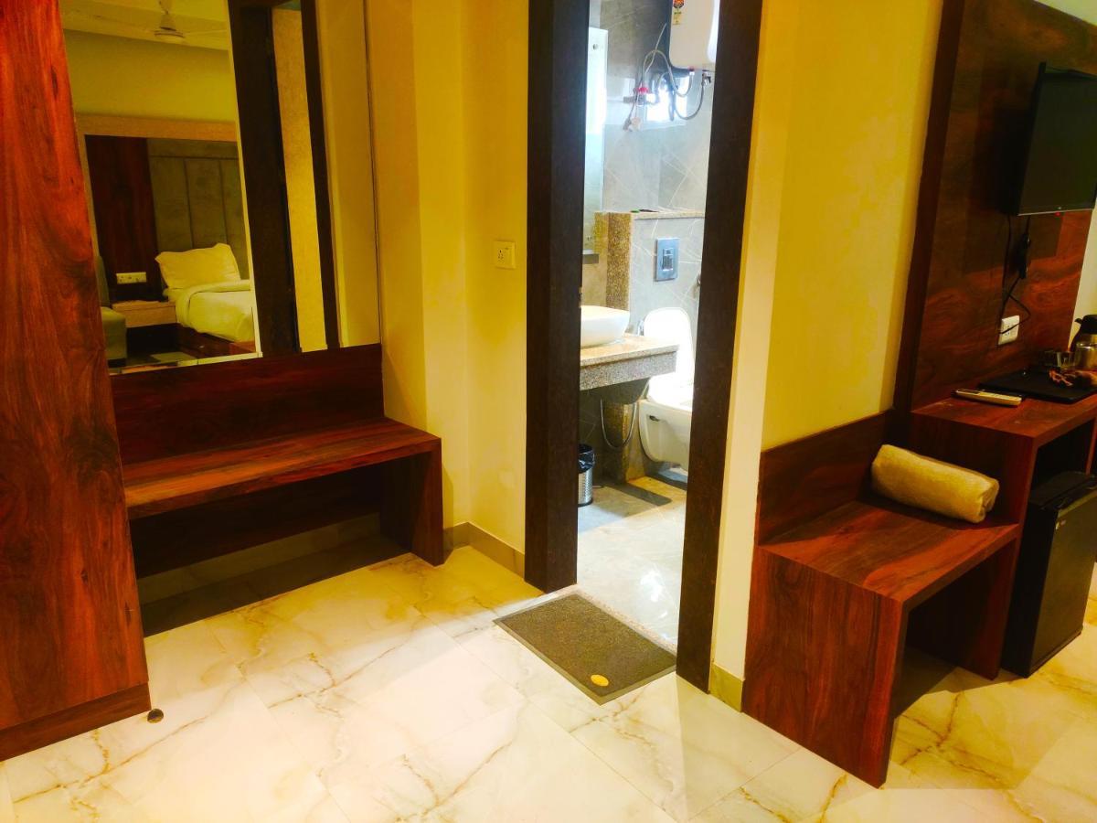 ניו דלהי Hotel The Nilsa מראה חיצוני תמונה